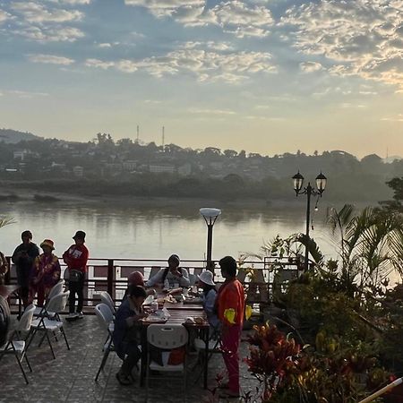 Day Waterfront Hotel Wiang Chiang Khong Exterior foto