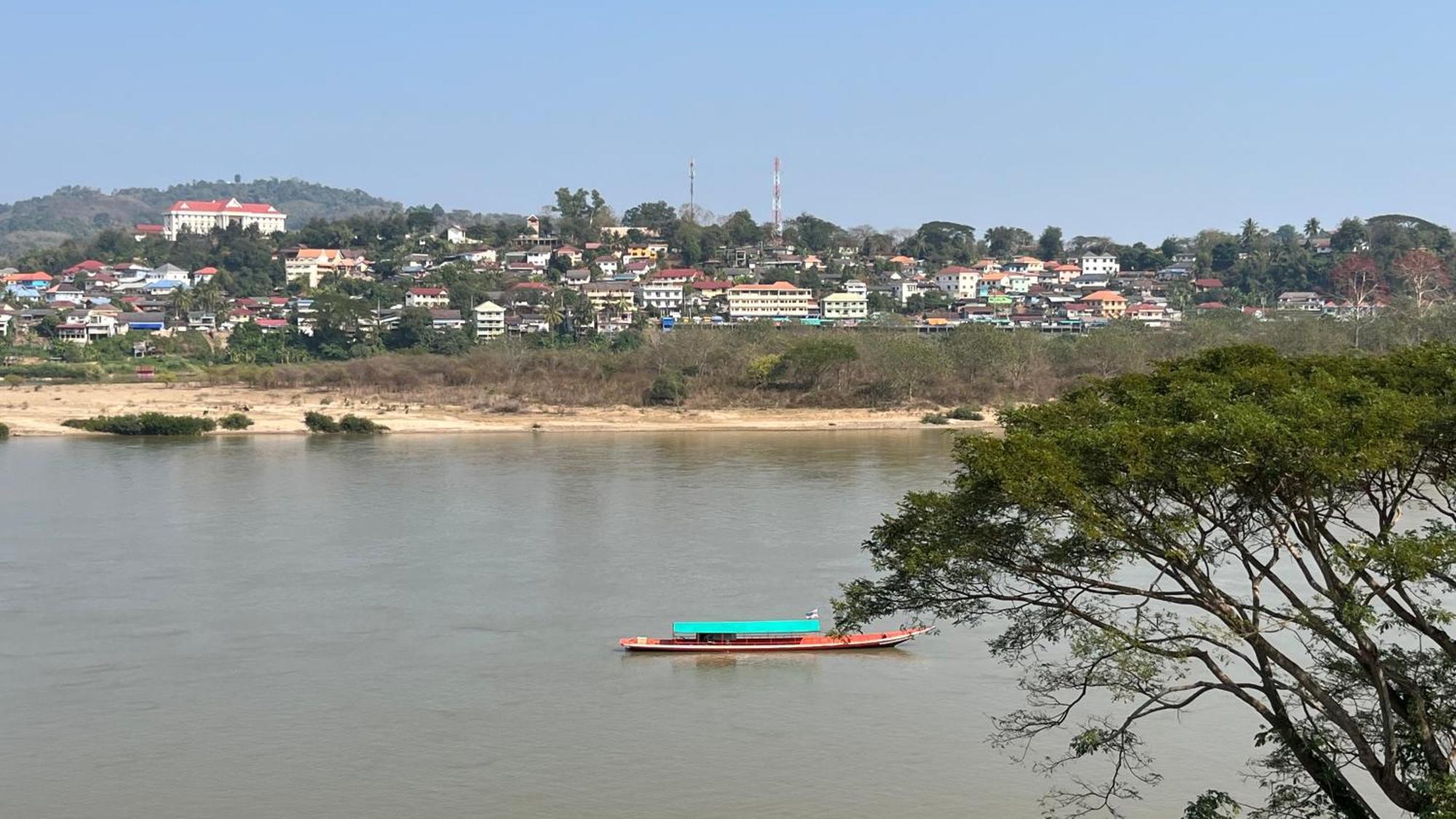 Day Waterfront Hotel Wiang Chiang Khong Exterior foto