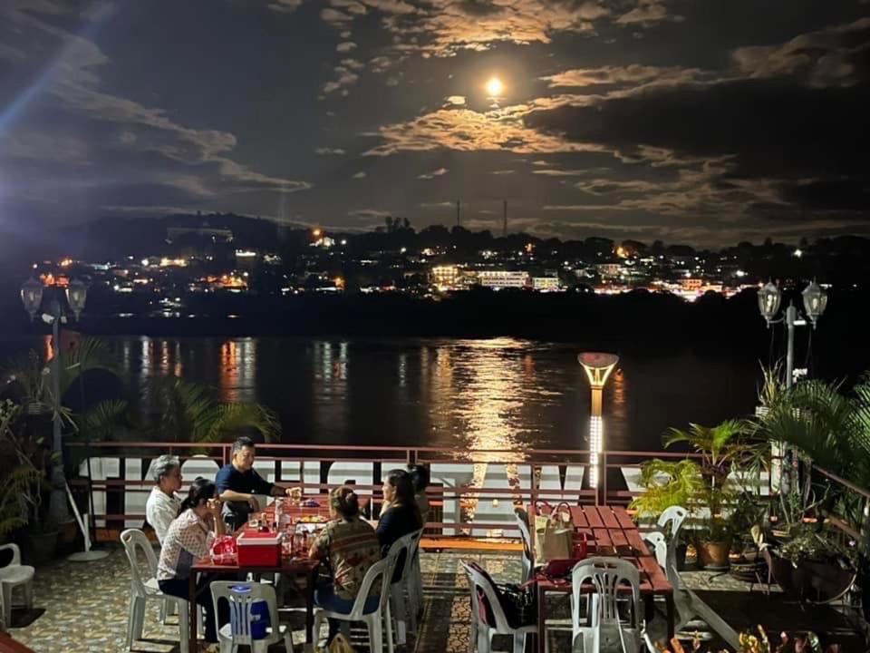 Day Waterfront Hotel Wiang Chiang Khong Exterior foto