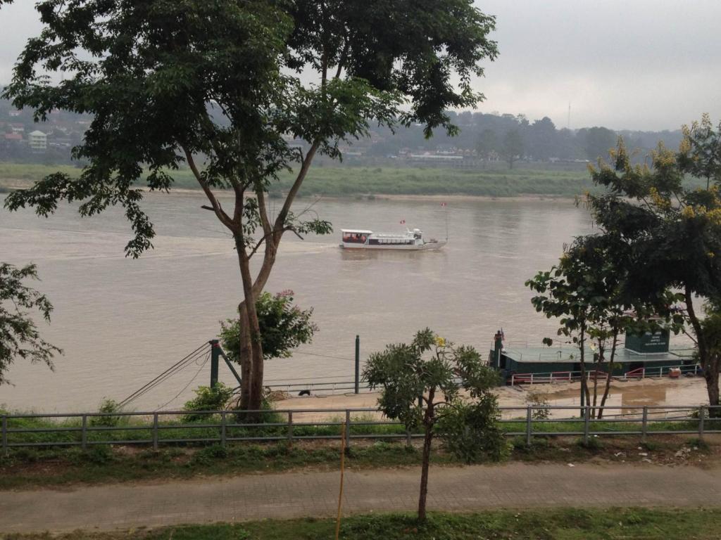 Day Waterfront Hotel Wiang Chiang Khong Exterior foto