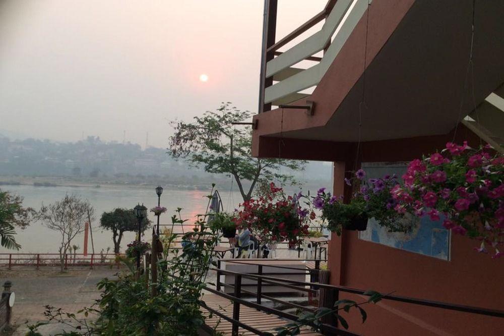Day Waterfront Hotel Wiang Chiang Khong Exterior foto