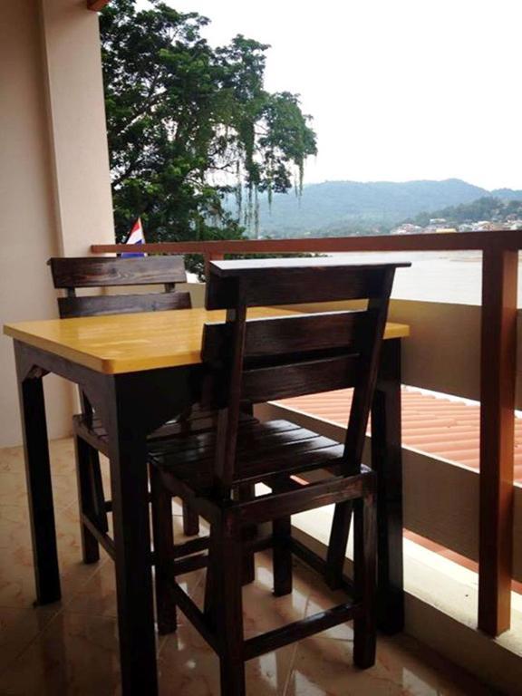Day Waterfront Hotel Wiang Chiang Khong Exterior foto